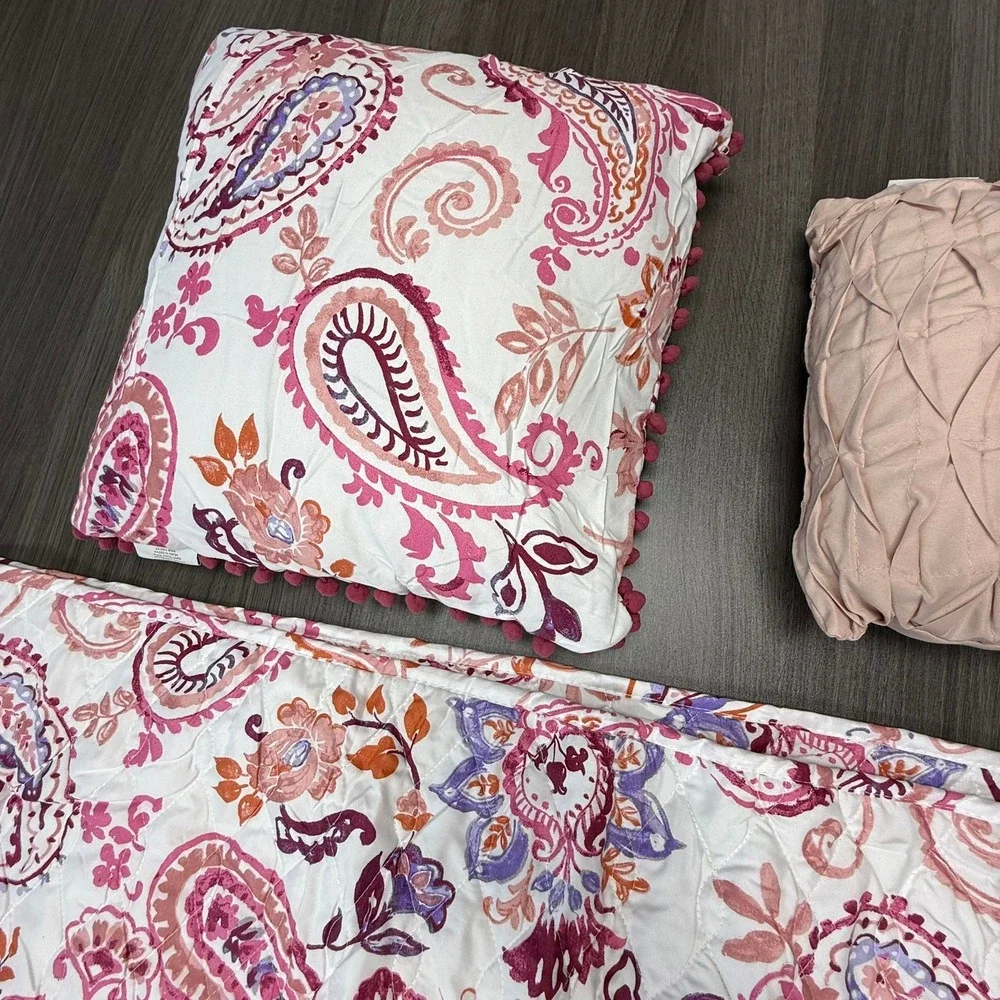 Pink Paisley Quilted Bedding Set with 2 Decorative Throw Pillows Boho Floral